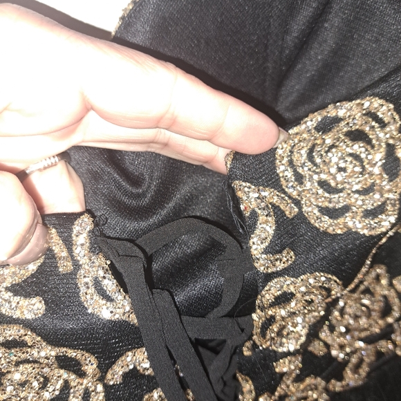 🐨Semi Formal Black & Gold Dress - Picture 4 of 5